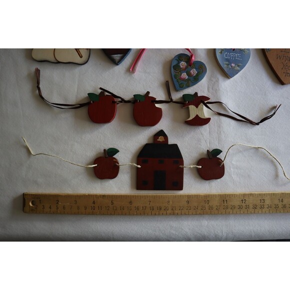 Lot 12x Wood Tie-on for Longaberger Baskets Heart Apple Snowman School Flag Coff - Picture 2 of 12